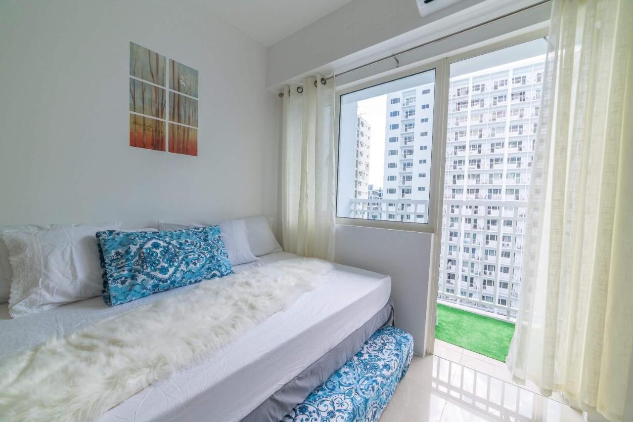 Santiorini At Shore Residences Пасай Екстериор снимка